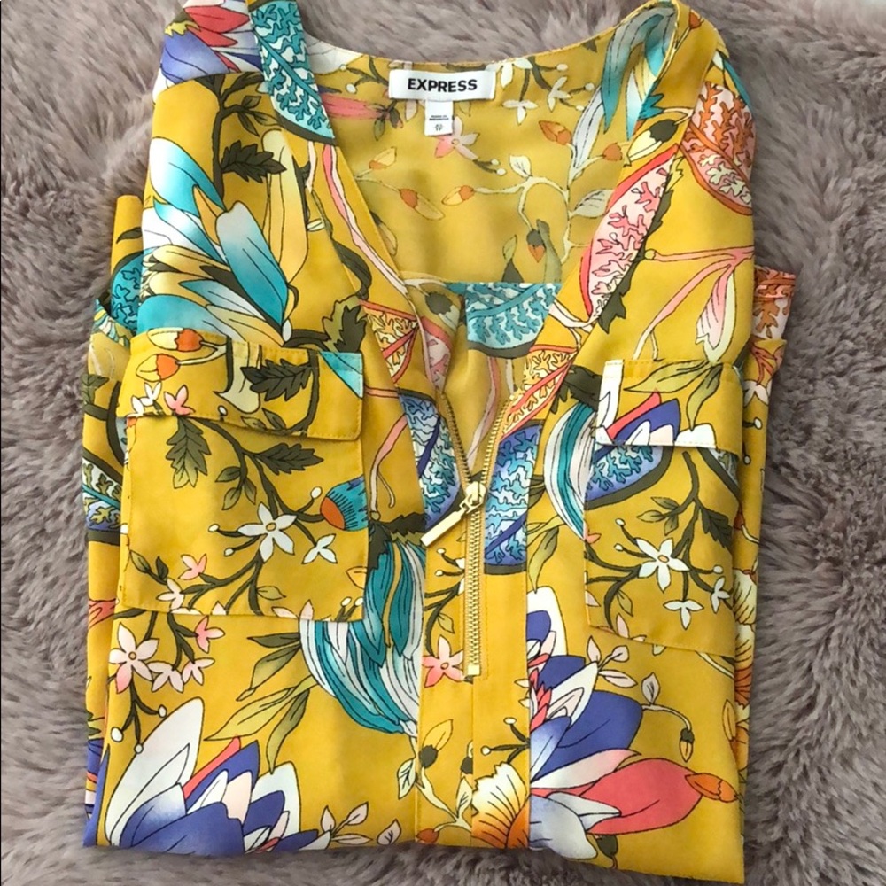 Express Chelsea zip up blouse